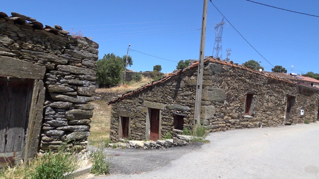 Ruas em Salgueiro – Paradela - Mogadouro - Bragança - Portugal