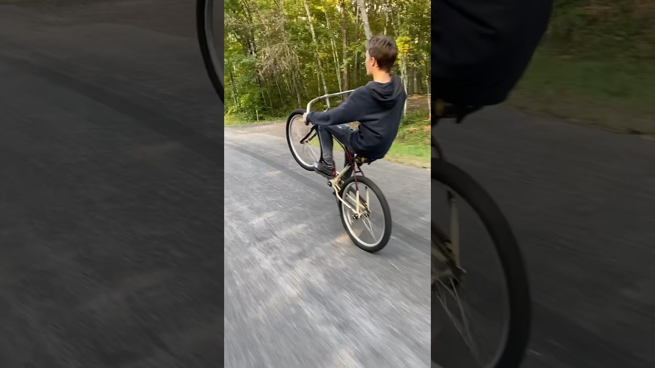 Wheeling the Schwinn￼ beach cruiser with no brakes.