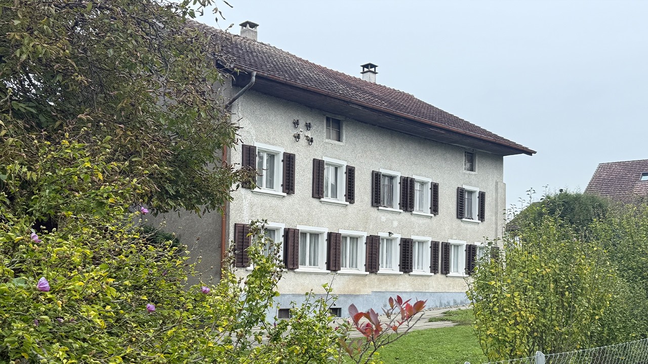 Ein nicht alltägliches Zweifamilienhaus in Hermetschwil
