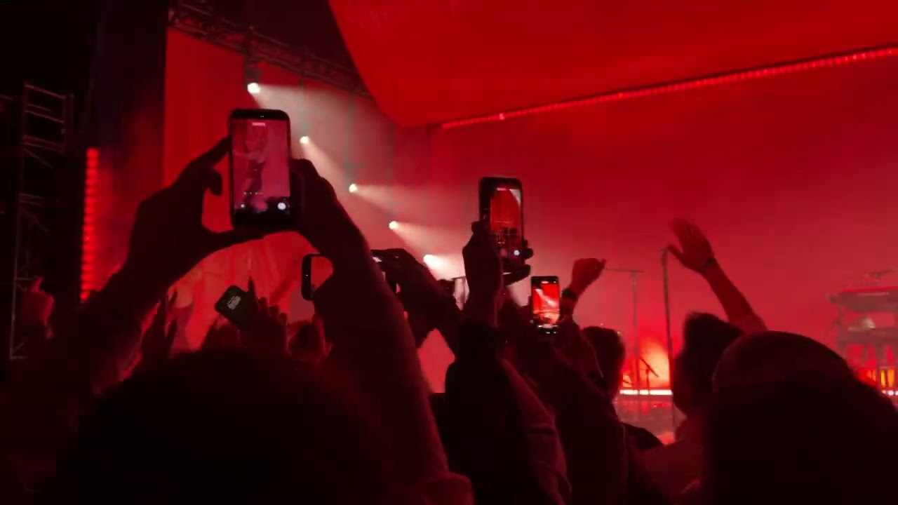 Robyn - Call Your Girlfriend - Live at Brooklyn Paramount NYC 2 Jan 2026