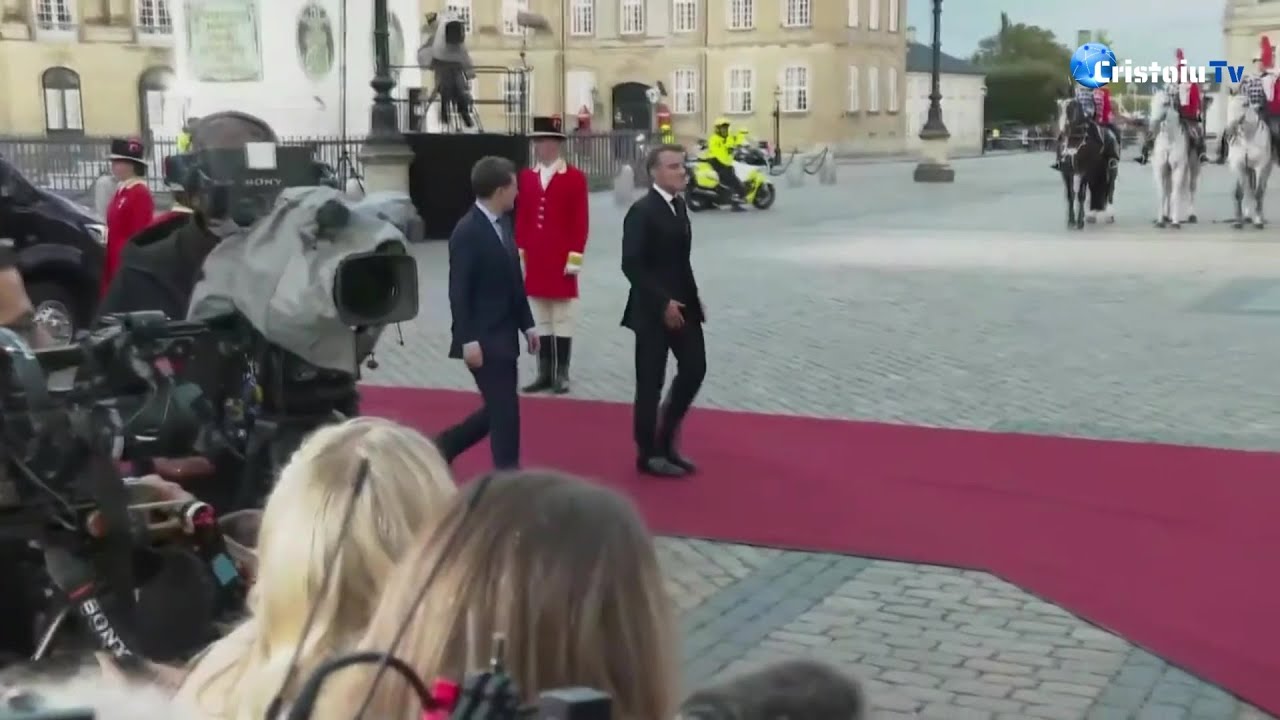 Prin campania &icirc;mpotriva rețelelor de socializare, Nicușor Dan execută ordinele lui Macron