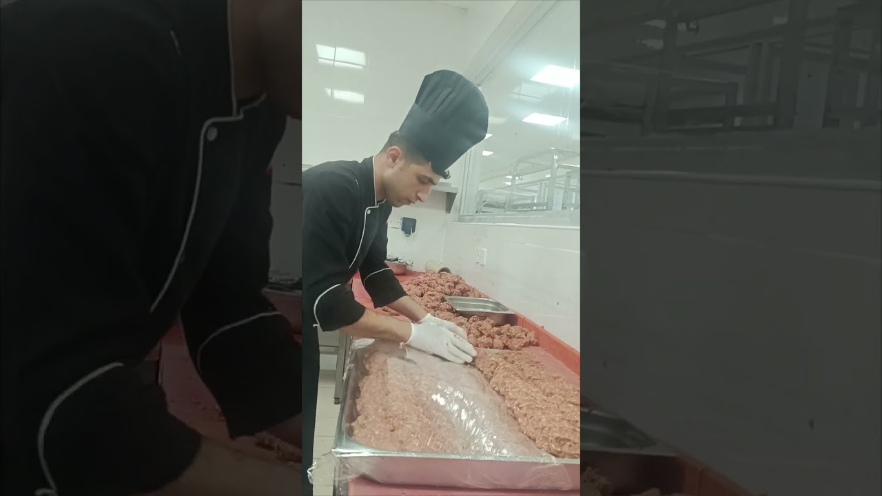 Izgara köfte basılış aşamasında