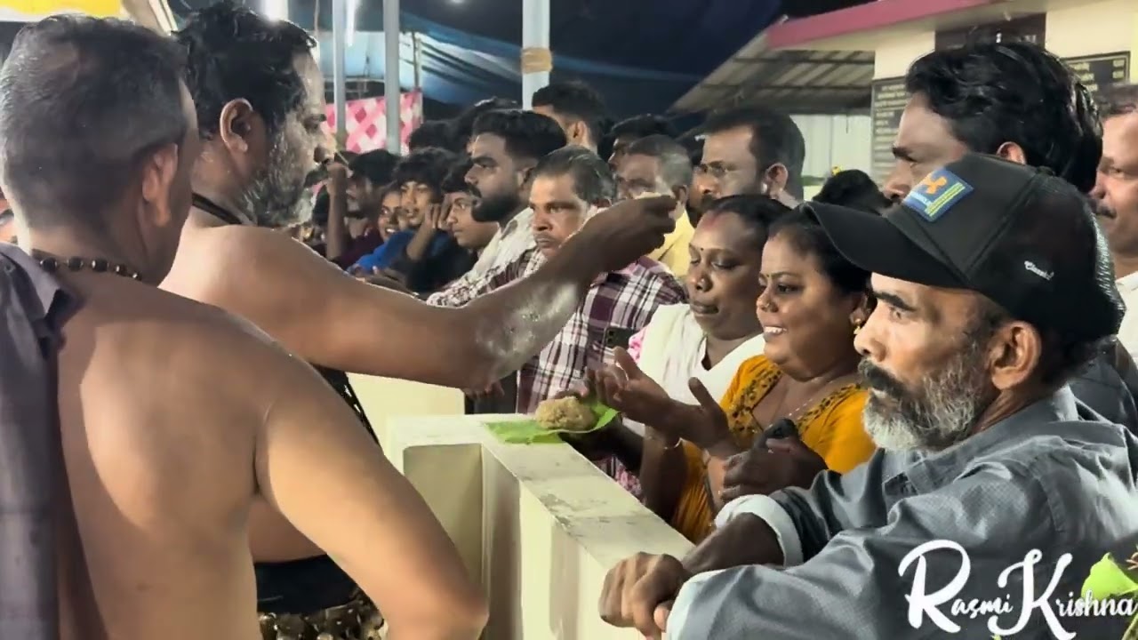 ഇതുപോലെ ഒരുപന്തീരാഴി പൂജ കണ്ടിട്ടുണ്ടാകില്ല | കോമരങ്ങൾ നിറഞ്ഞ് വിളയാടി
