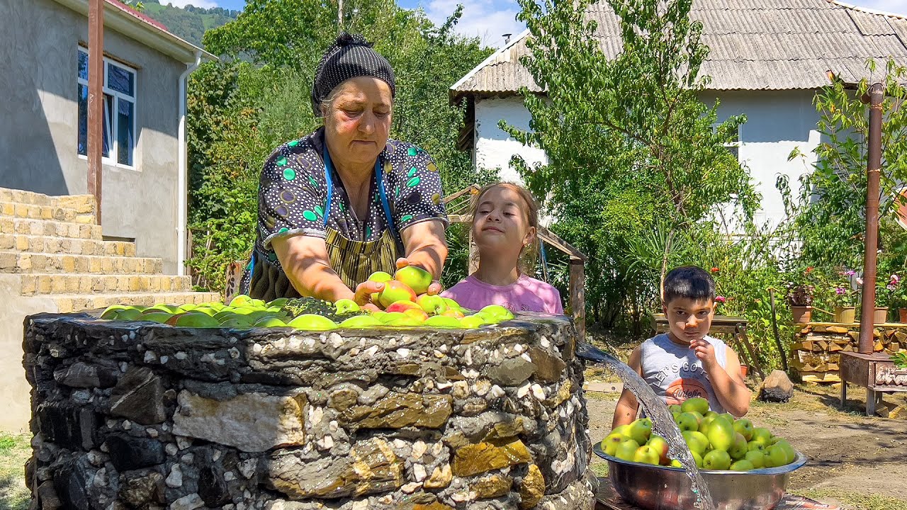 Строительство родника в деревне! Бабушка готовит яблочный джем, уксус и торт