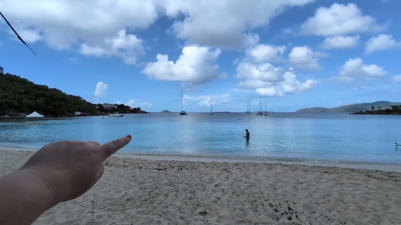 Пляж для медового месяца на острове Уотер-Айленд в Американских Виргинских островах. #медовыймеся...