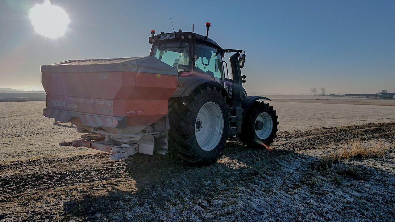 🇵🇱Nawozy z Nowym Nabytkiem 2026 | Valtra T235 i RAUCH AXIS H302🇵🇱| TheDeutzTeam |