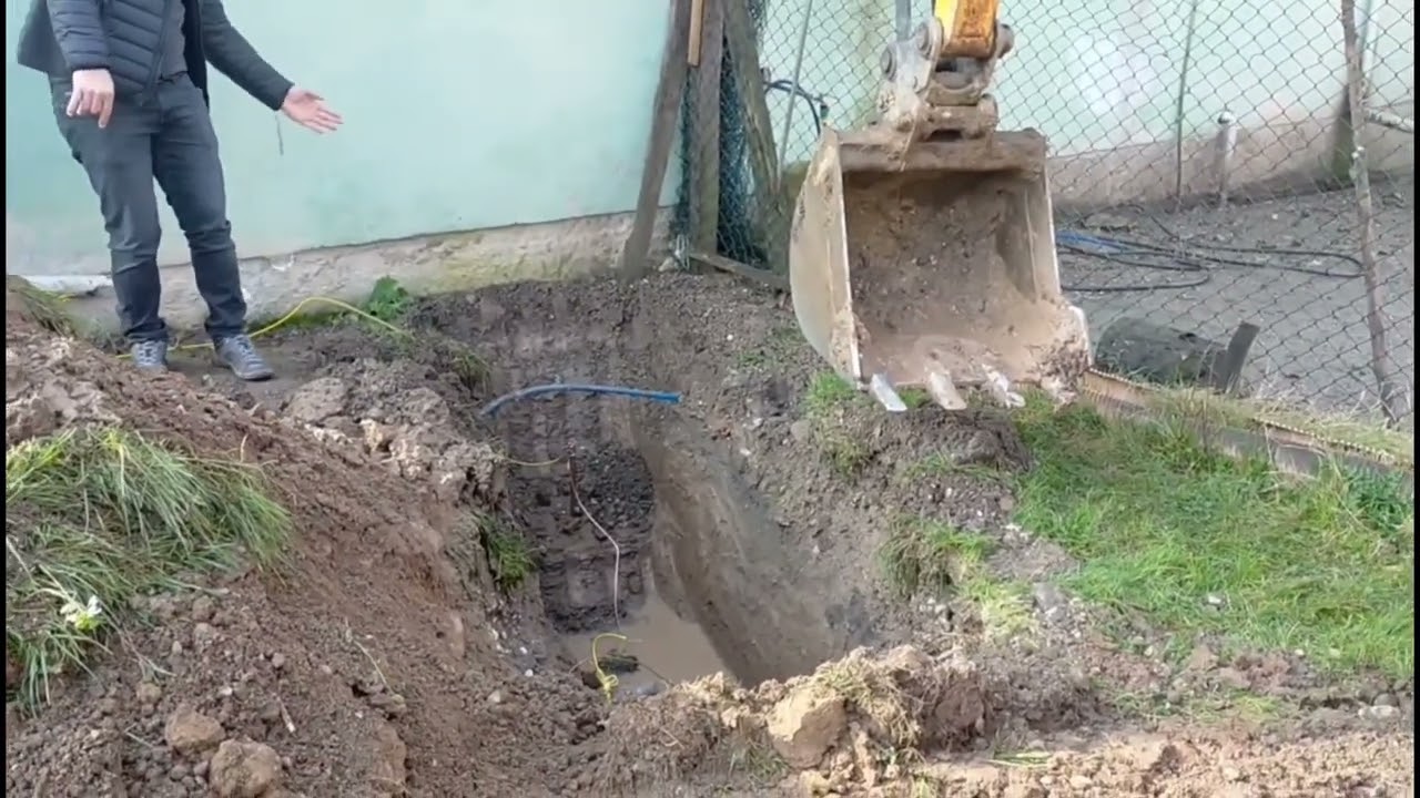 meskun mahal, paratoner kazısı. su borusunu patlattık.