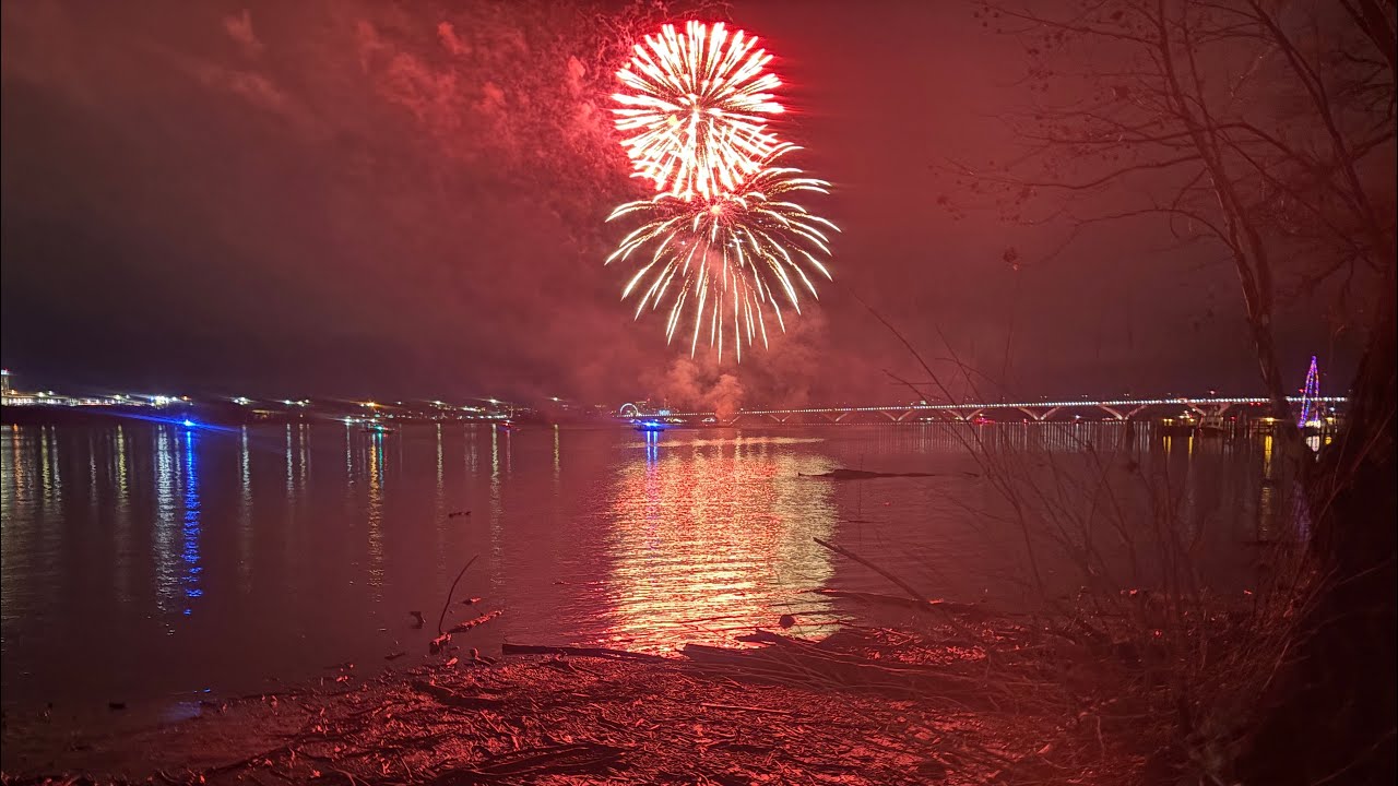 Fireworks over the Potomac - New Years 2026!