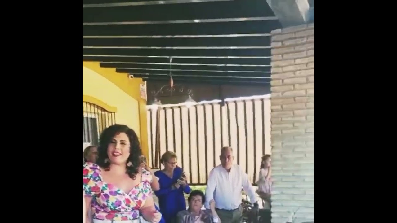 Crisana Caro canta “De pedacitos de ti” en una boda acompaña por Gabri López a la guitarra