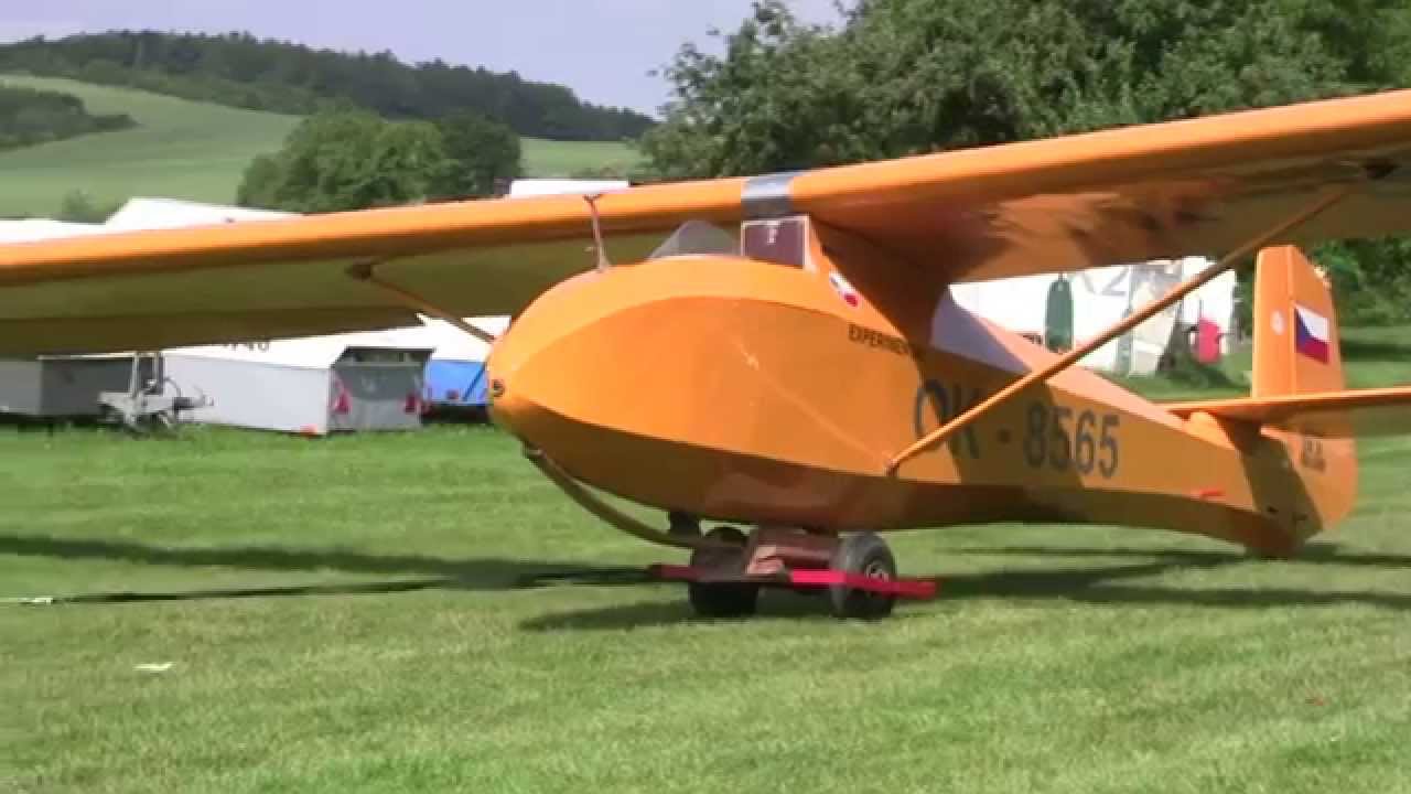 Letadlo Krajánek  Z 24 Glider made in Czechoslovakia from 1945.Subtitles by Irena Pritchard
