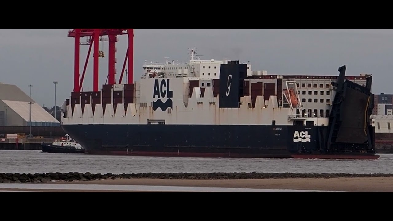 In widescreen HD Inbound for the Royal Seaforth Dock at Liverpool #merseysideshipping #merseytugs