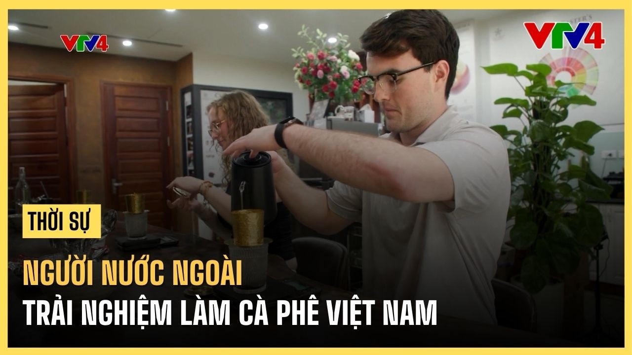 Người nước ngoài trải nghiệm làm cà phê Việt Nam | VTV4