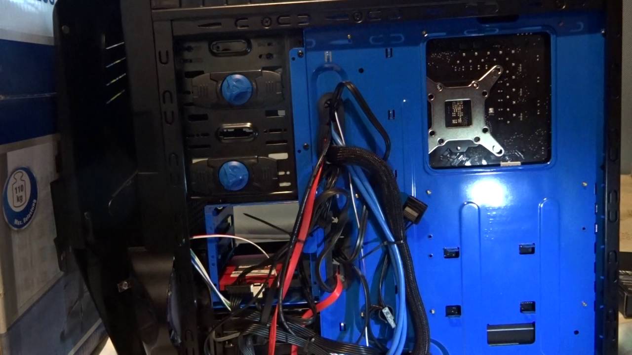 AeroCool Syclone II Black Edition kiegészítése egy Chieftec CRD-501 kártyaolvasóval