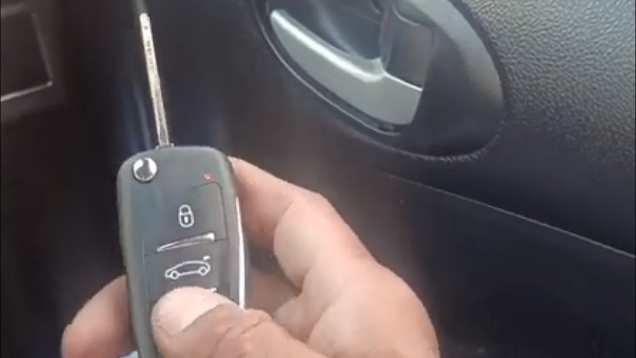 {9860053933}TOYOTA ETIOS REMOTE PROGRAMMING  {car keys remote shop Jalgaon}