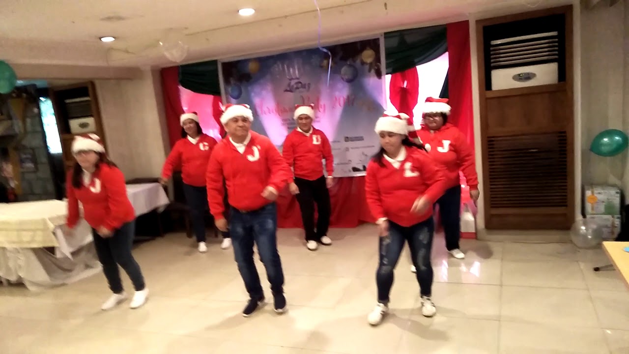 Rockin' Around the Christmas Tree - Miley Cyrus