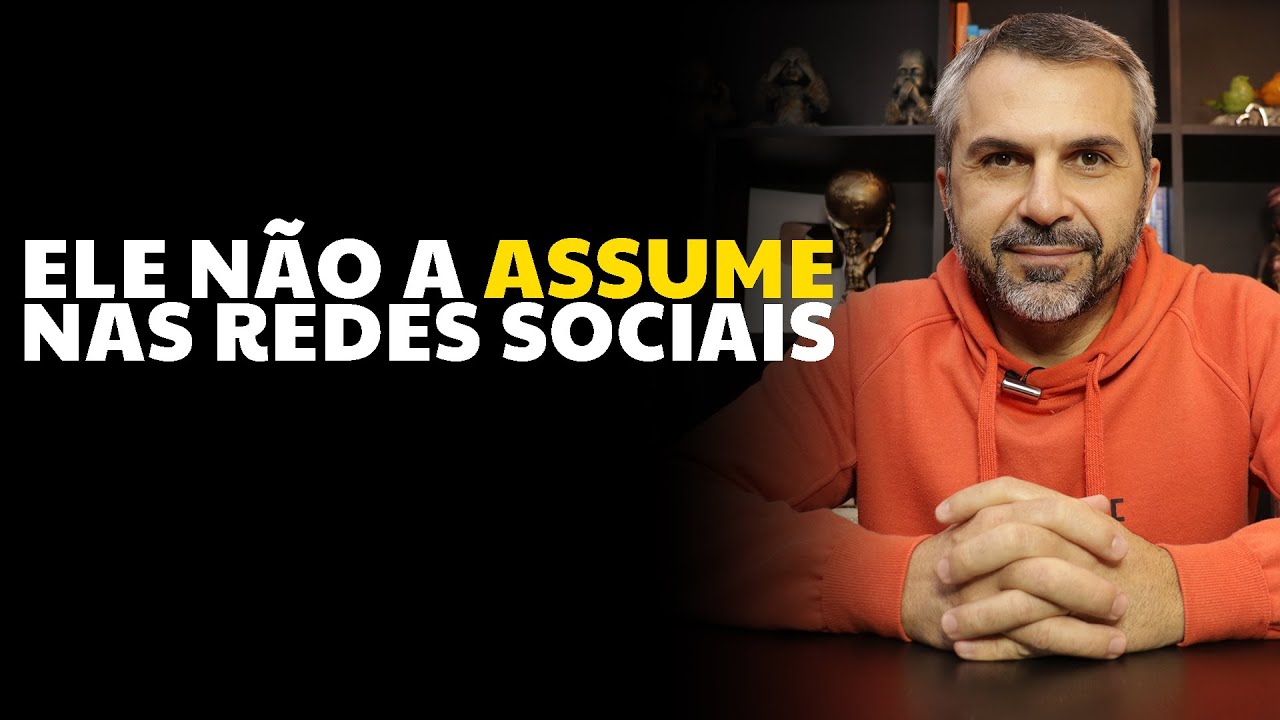 Ele não a assume nas redes sociais