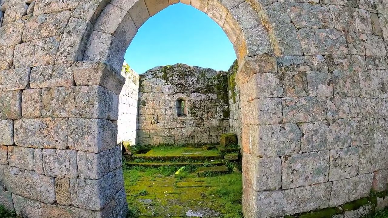 Castelo de Carrazeda de Ansiães, um património único gravado em pedra - Portugal
