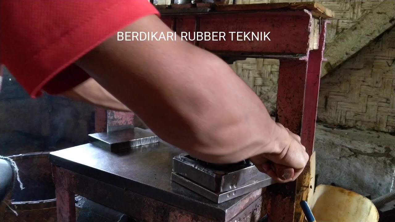 Proses Produksi Sparepart RUBBER Teknik dengan manual press