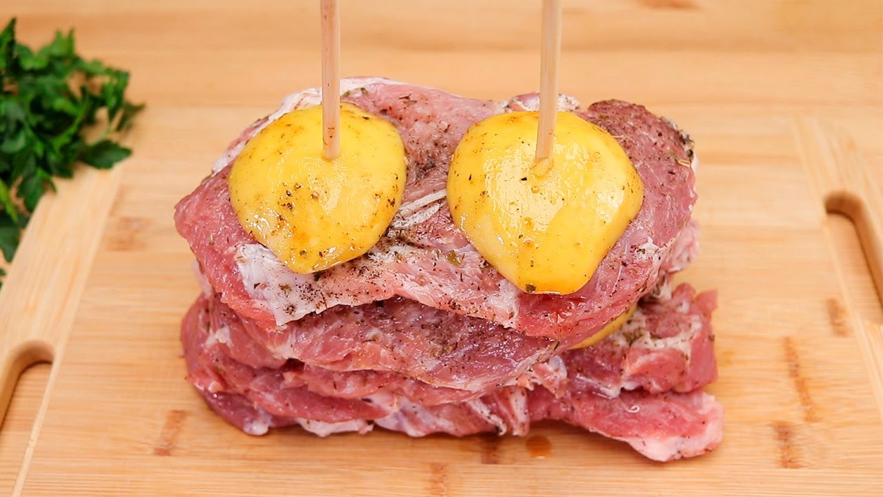 Бабушка подсказала невероятно вкусный и быстрый рецепт мяса в духовке!