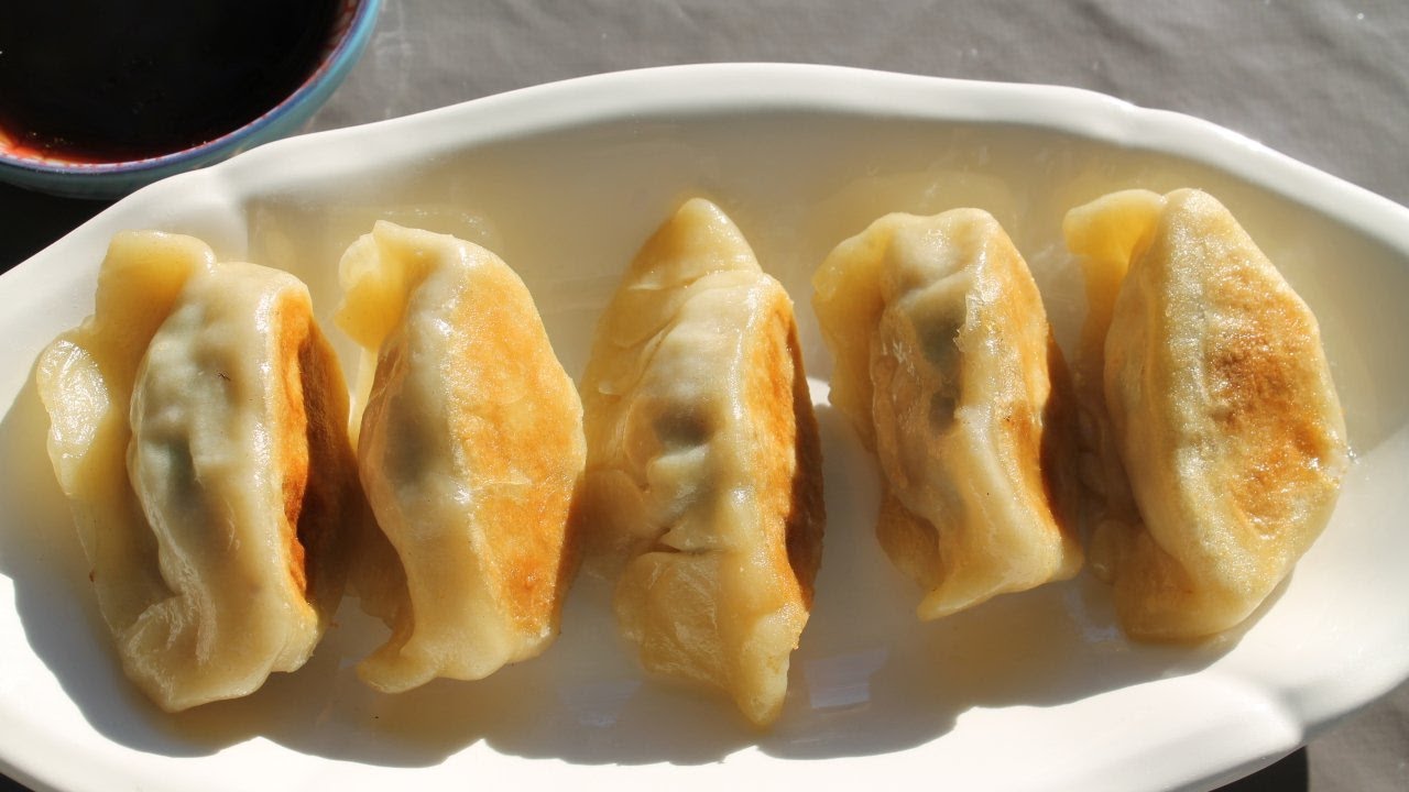 Gyoza Dumplings - 饺子 - 만두 - Morgane Recipes