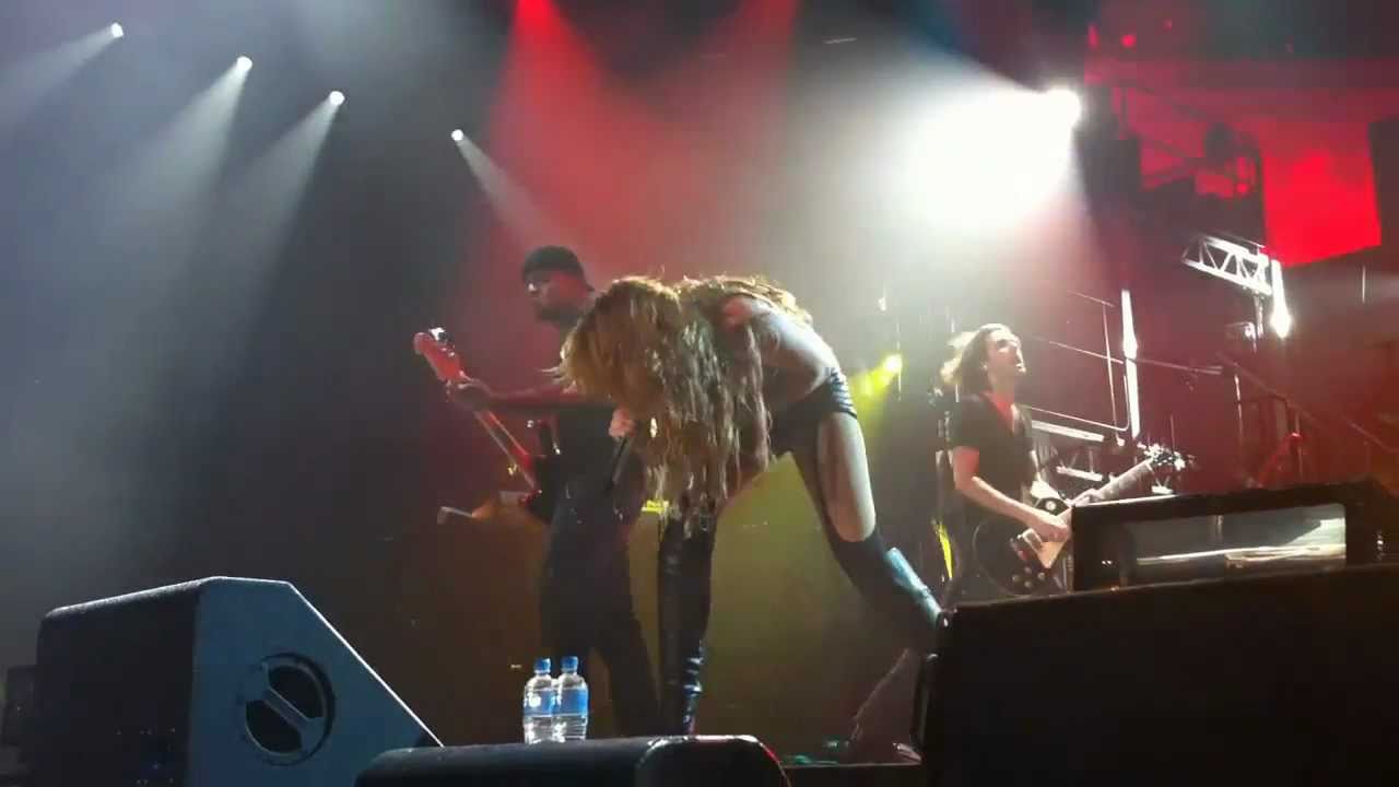 Kicking And Screaming HD - Melbourne, Australia June 24, 2011 - Front Row Gypsy Heart Tour