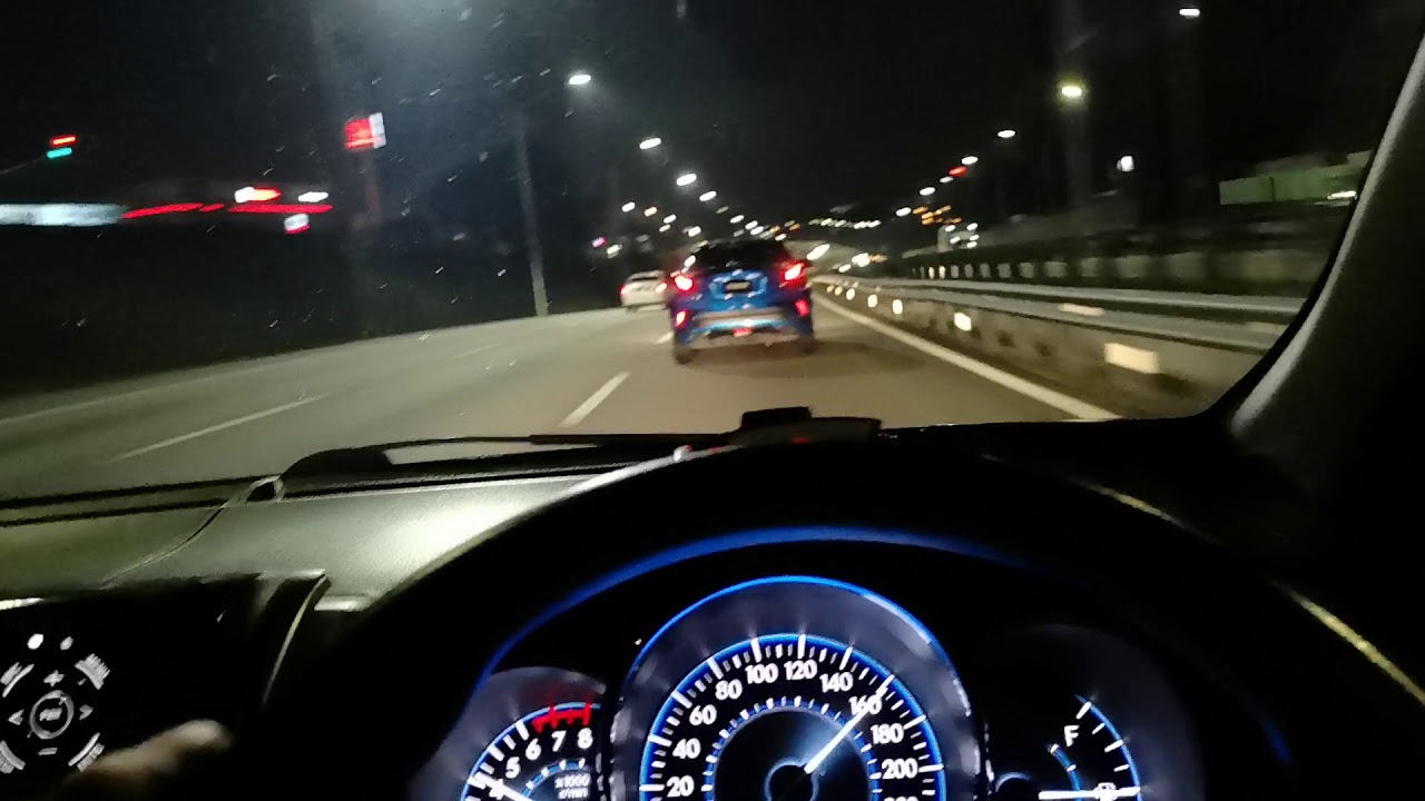 Toyota Vios 1.5 VS Toyota CHR 1.8 Seremban Highway 200KM/H