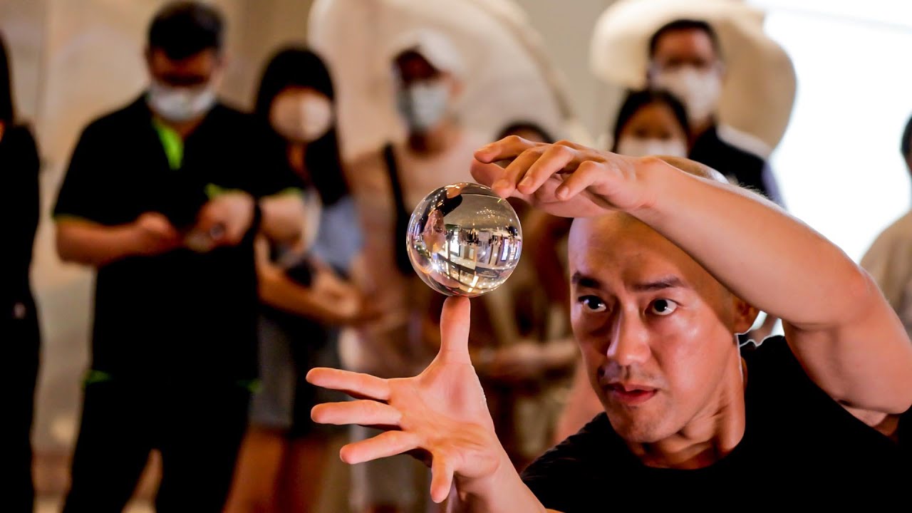 台灣街頭藝人胡啟志，水晶球、大鐵鐵環表演，世界級表演Street Artistes, Crystal BallBig, Hoop Spinning Show