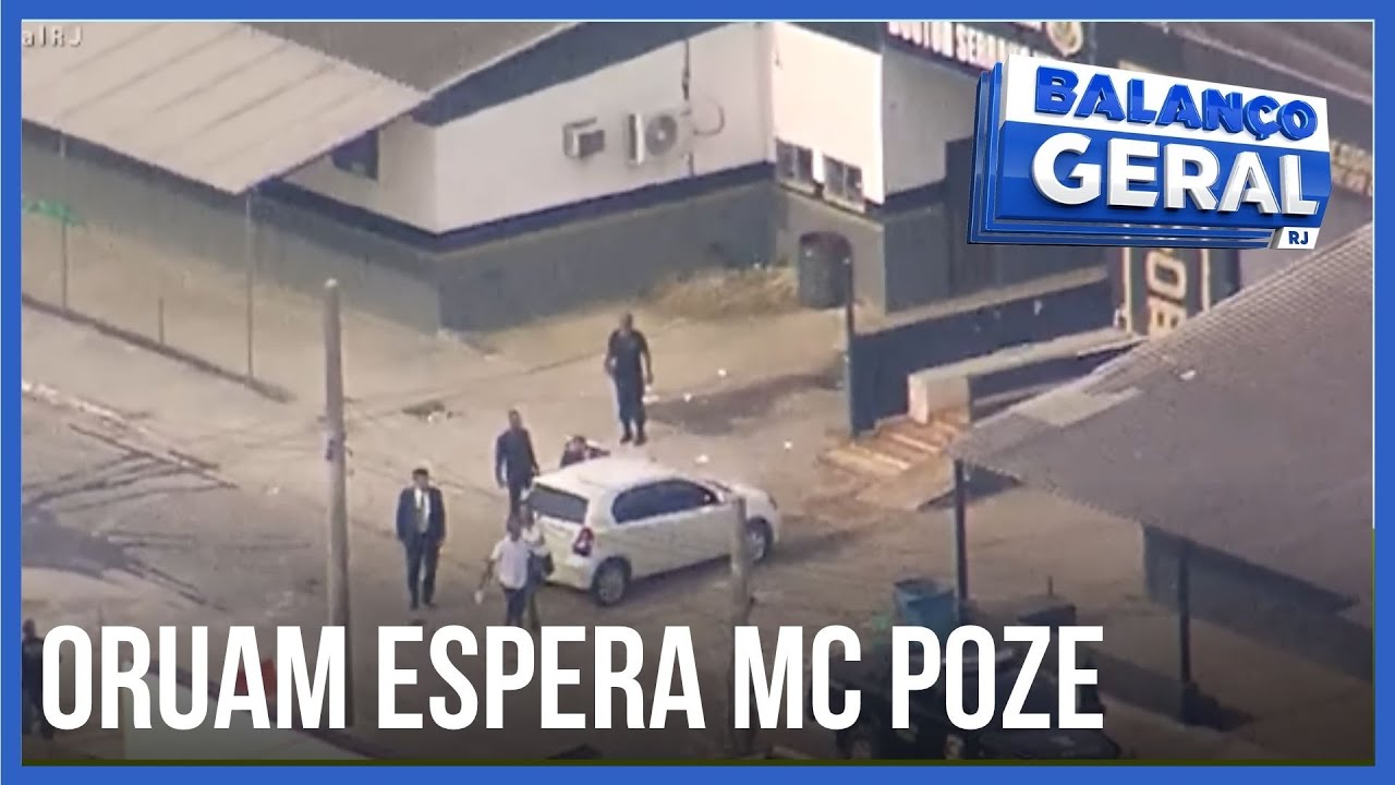 POZE CAMINHANDO PARA DEIXAR PRESÍDIO