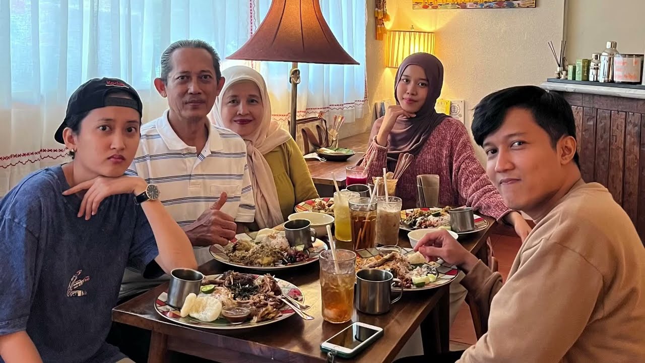 HAPPY HOLIDAY 25