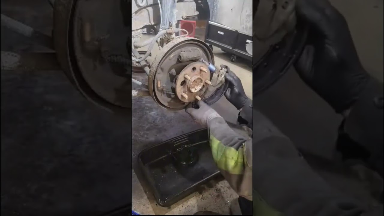 Cómo cambiar frenos de tambor con sus resortes ￼