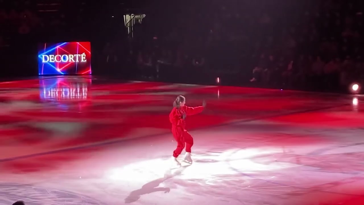 Alysa Liu skates to STAYC’s RUN2U in a Squid Game costume at Stars on Ice 2022