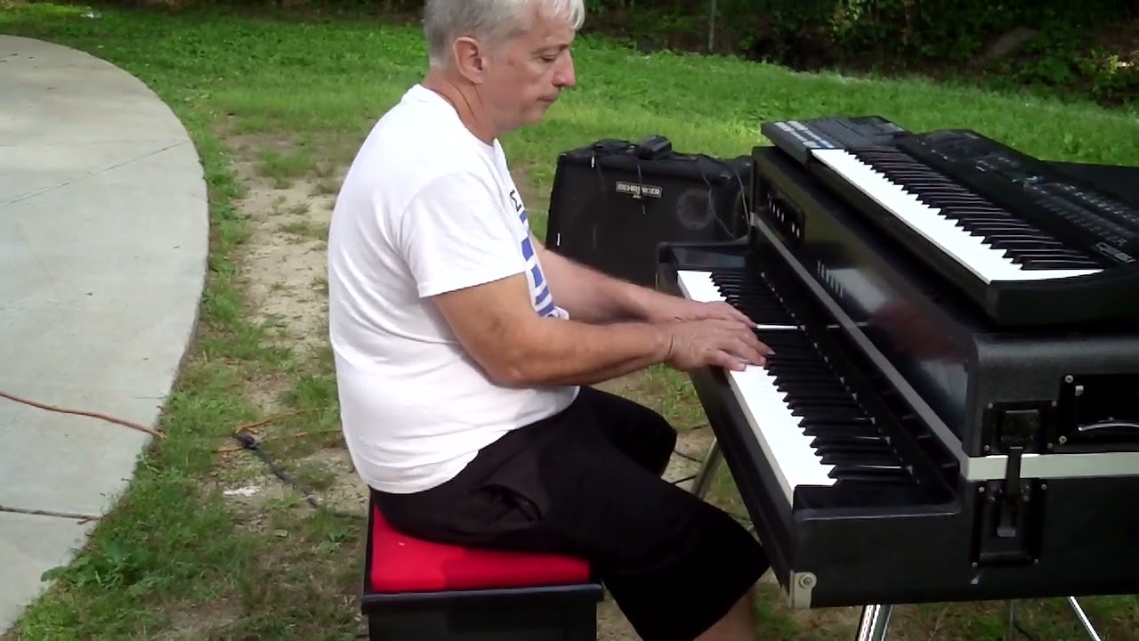 YAMAHA CP 70 - electro acoustic  piano