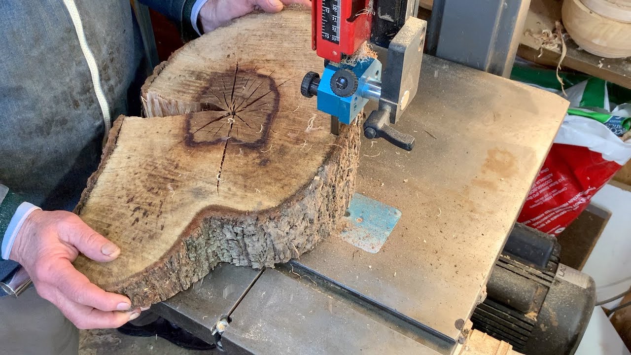 Richard Raffan gets six square blanks from a sawmill offcut full of splits.