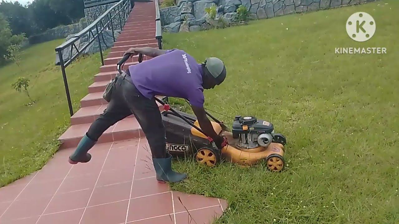 Wow!! This is a craziest Machine with Humble Gardener in the World. Am lwijisyo.