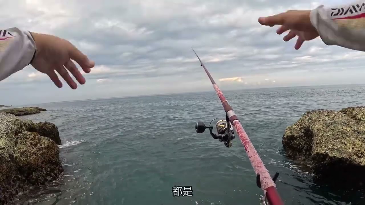 7月花蓮南邊夏夜籠釣，老點被放網子了，只能找新點，但好像找到赤海洞了，大魚你不要在鑽了...