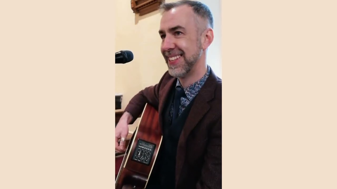 Irish Wedding Singer is joined by Bride & Groom and guests for a sing-a-long