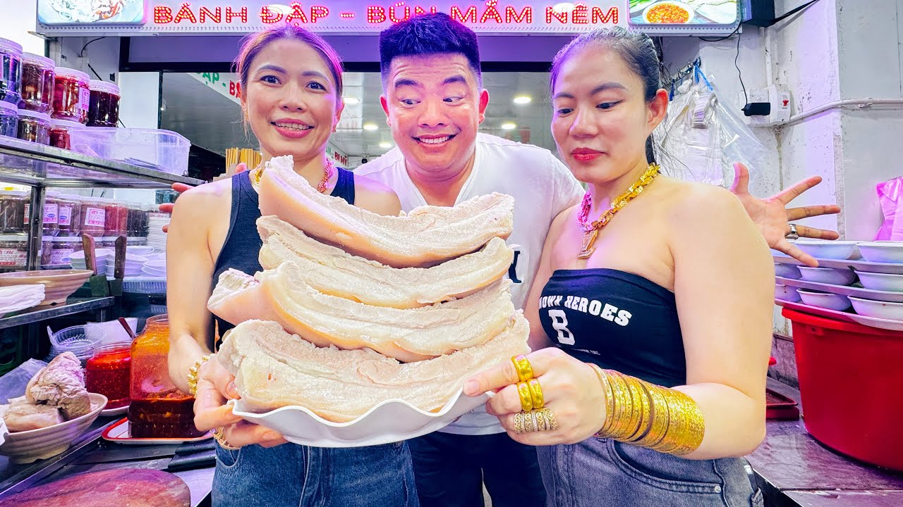 Da Nang Street Food Paradise – Countless Must-Try Dishes at Con Market, Da Nang! | SAPA TV