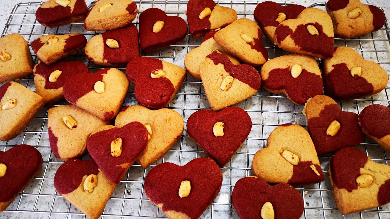 SOETKOEKIES. A firm favorite of the traditional biscuits. Spicy and aromatic.
