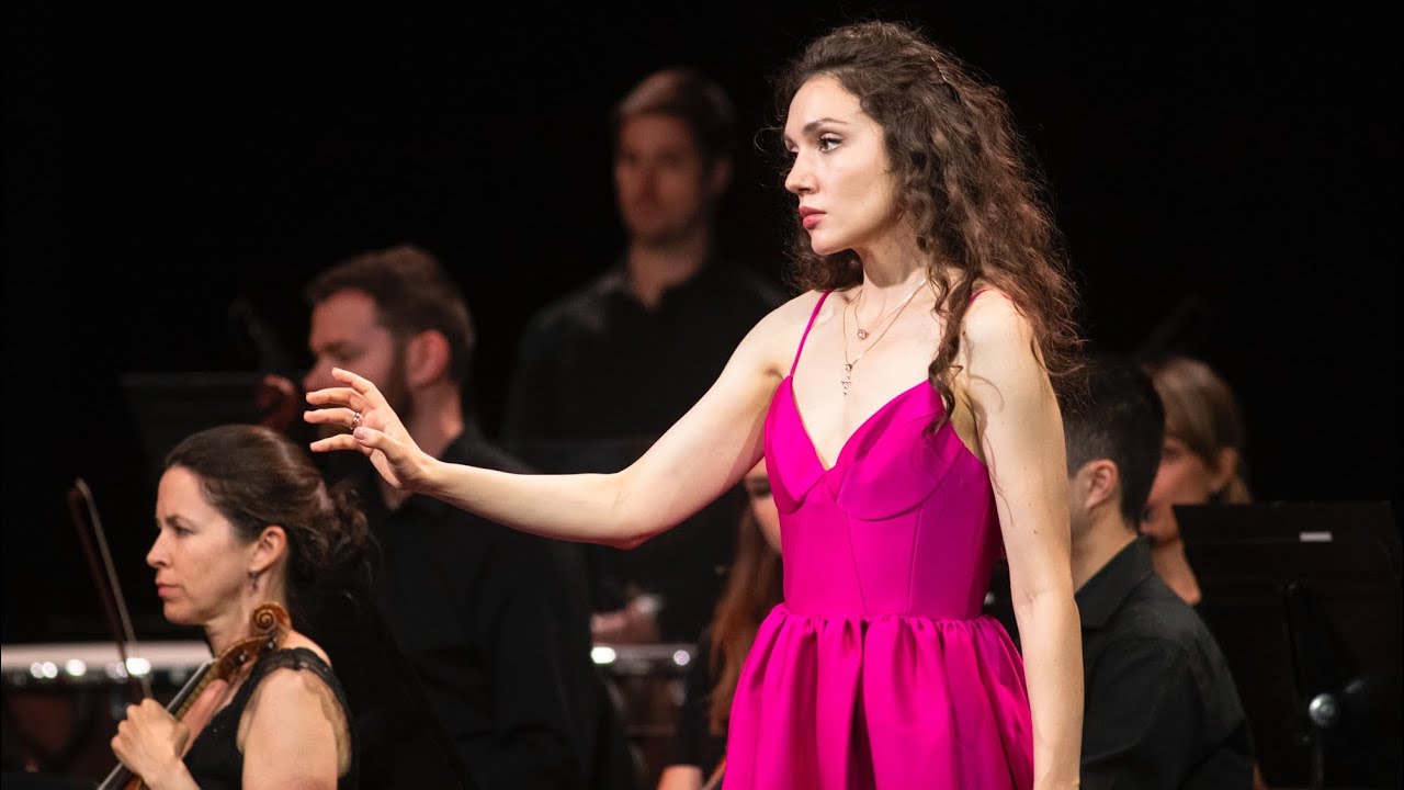“Cosa stai misurando…Se a caso madama…”. Anna El-Khashem (Susanna), Tommaso Barea (Figaro).