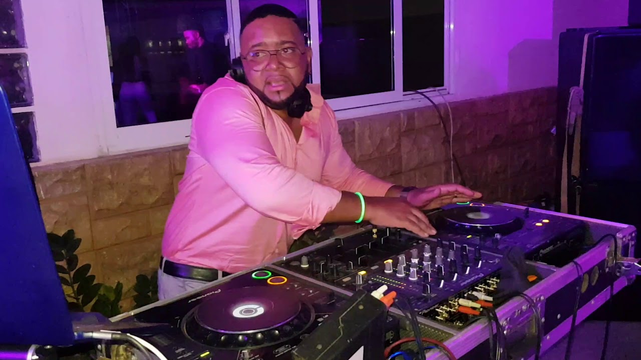 Dj. Nibox  no comando