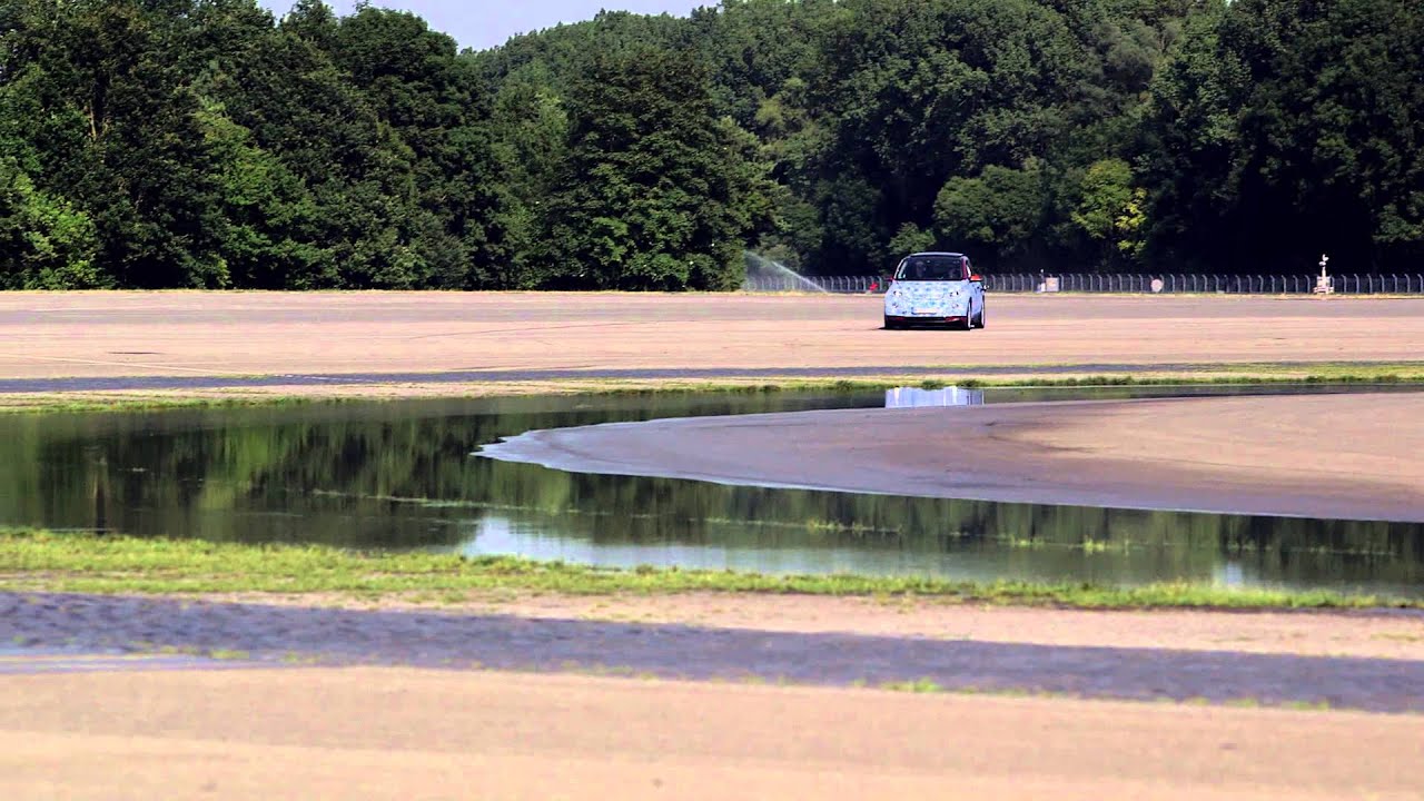 BMW i Development. BMW i3 und i8 Wasserdurchfahrten.