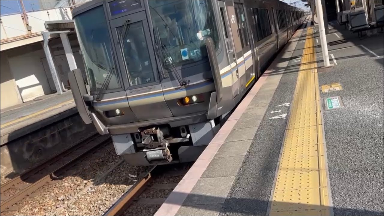更新車の赤穂線運用‼︎223系1000番台V5編成普通播州赤穂行き網干駅到着発車。