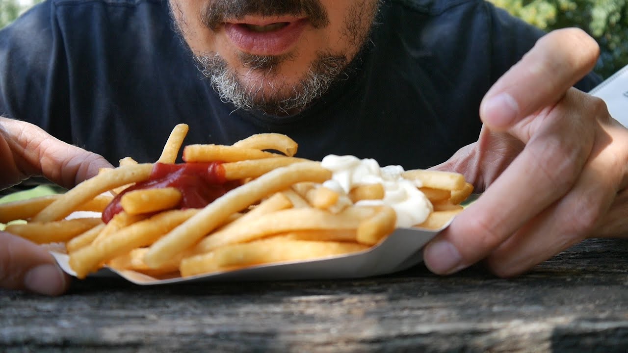ASMR PO POLSKU – Frytki Specjalne z Ketchupem i Majonezem