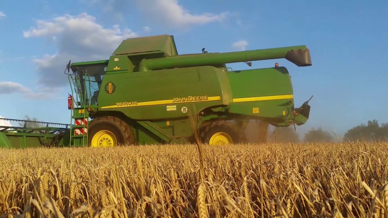 John Deere WTS 9640 bei der Gersteernte