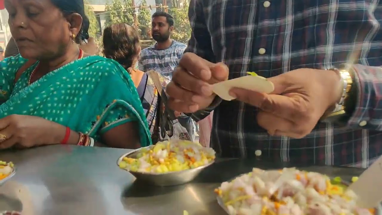 Indore ke MURLIWALA Sweets and restaurant me milta h bahut hi tasty jalebiya #mayanandmomkimasti