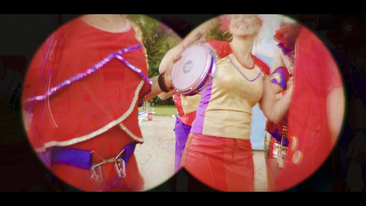 Feestduo Bekend van TV - Dansen in de zon | Officiële 4K Cinematic Videoclip