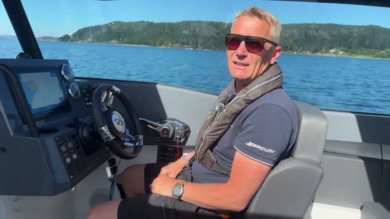 NORDKAPP RS 800 ORUST MARIN - Göran går igenom båten och testkör