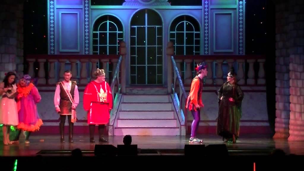 SLEEPING BEAUTY IN BRIEF - WREXHAM WILLIAM ASTON HALL PANTOMIME 2013