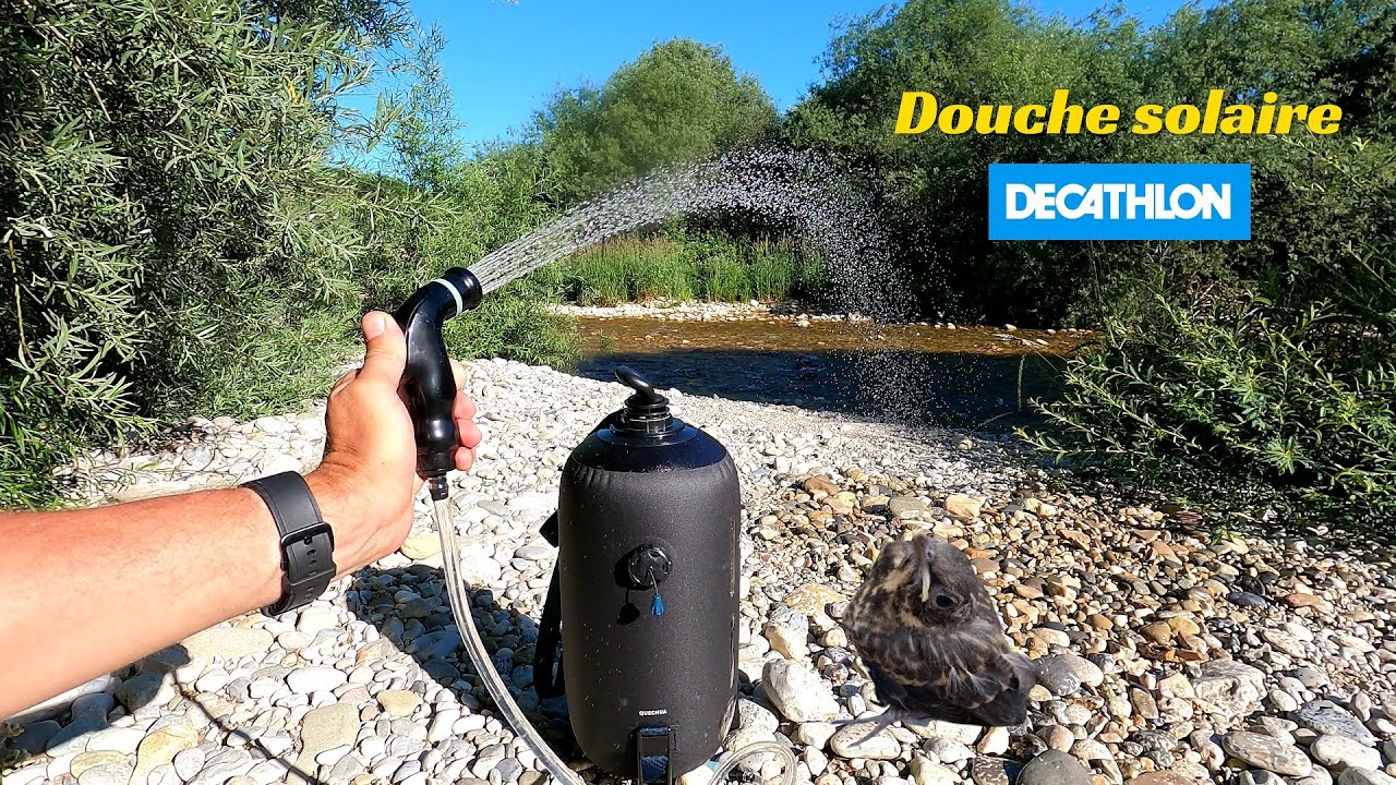 Douche solaire Decathlon Quechua à pression pour le camping et la Vanlife