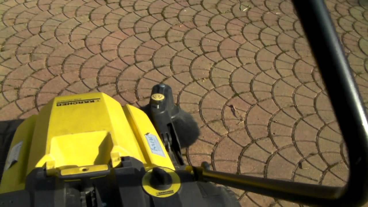 Vendiamo Spazzatrice professionale karcher km 70/30 c bp